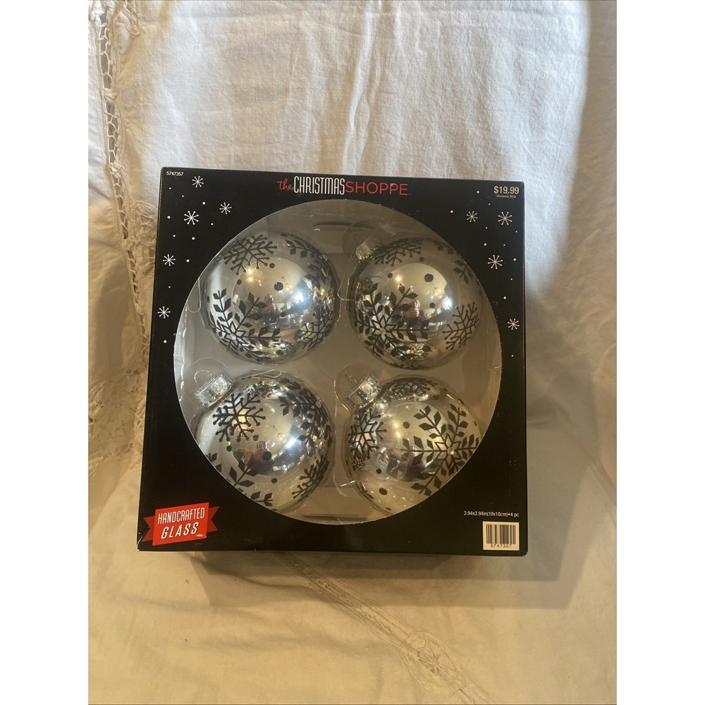 THE Christmas Shoppe Ornaments box /4 Snowflakes Glass 3.94x3.94 silver black
